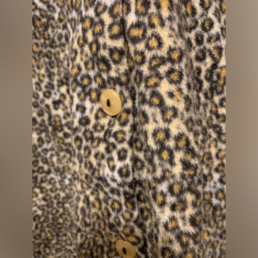 🦁✨ Feline Fabulous in LizWear Leopard Print Pajama Set! ✨🦁 - Picture 5 of 12